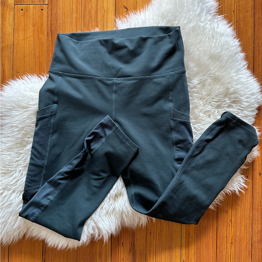 Fabletics Powerhold Capri Leggings Size Small - image 2